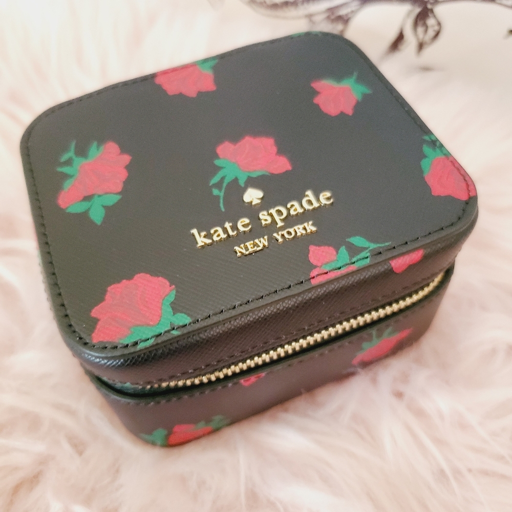 NWT KATE SPADE ROSE BLACK RING COSMETIC CASE RED - Picture 1 of 3